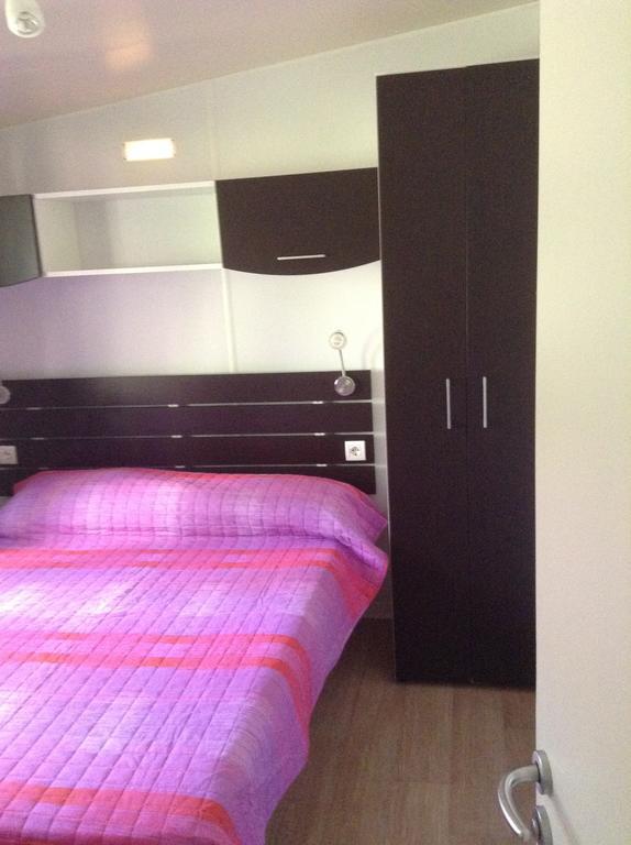 Camping Pineta Hotel Урбино Екстериор снимка